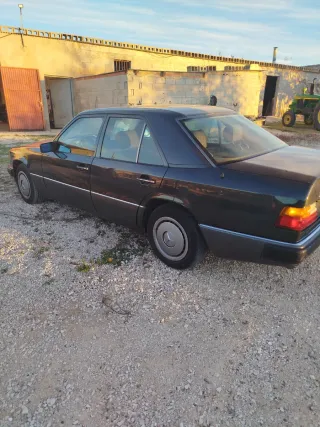 Peugeot 207 1.4 HDI y Mercedes carrocería 124