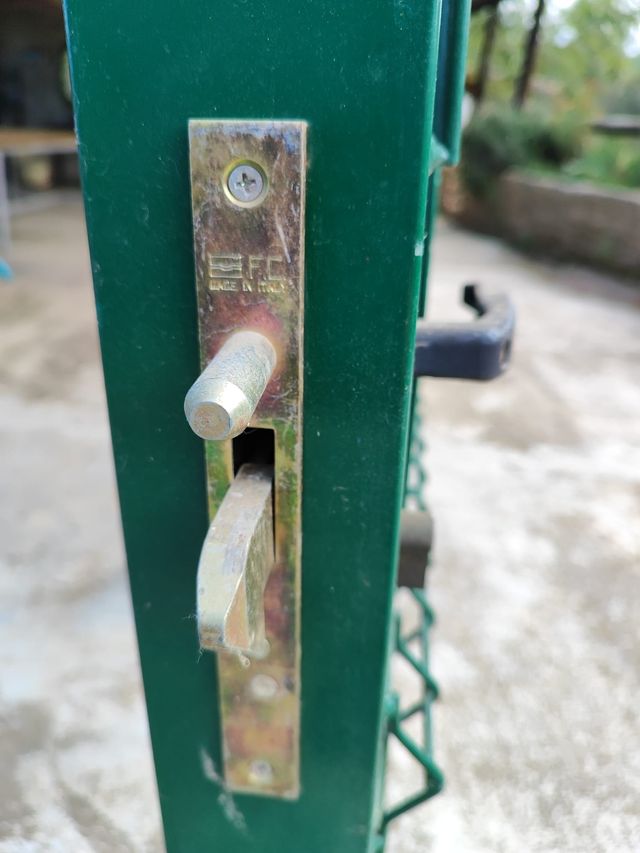 Puerta corredera o cancela de terreno