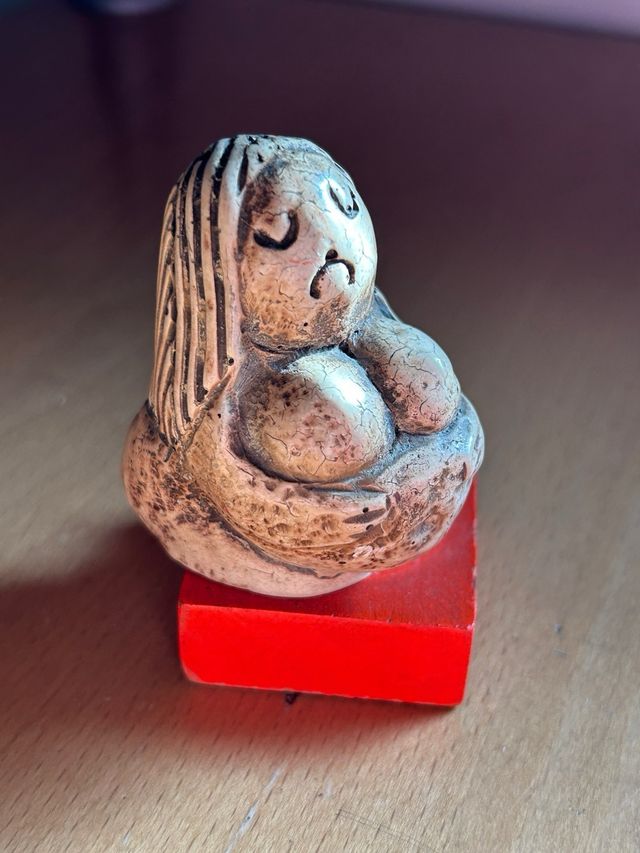 Statuina design anni '80 firmata