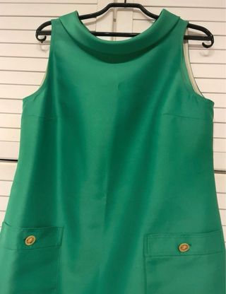 Vestido verde corto con bolsillos