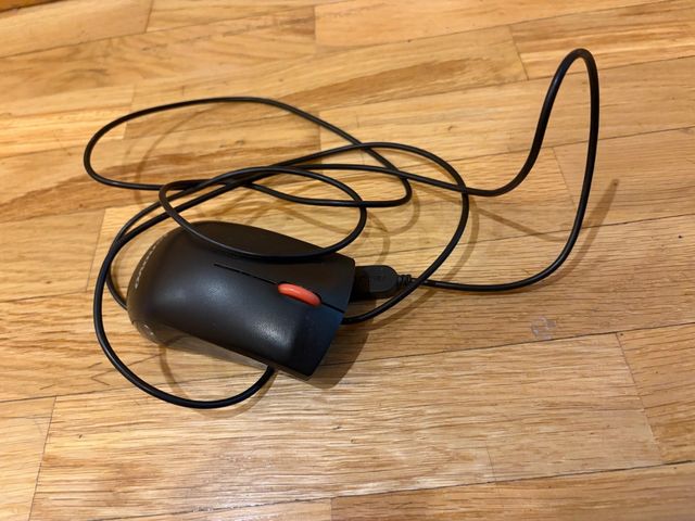 Ratón USB Negro con Rueda Roja