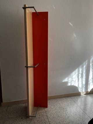 Estantería madera y metal naranja