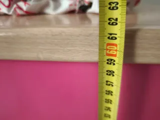 Cama con cajones de madera y tela