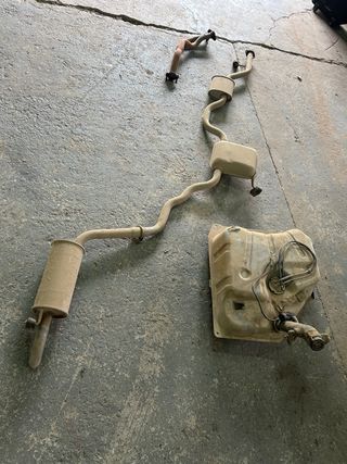 TUBO ESCAPE Y DEPÓSITO DE FORD SIERRA 2.0 PINTO