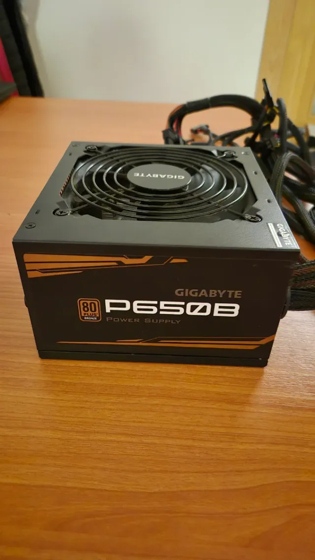 Alimentatore Gigabyte P650 80+ Bronze