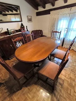 Mesa vintage antigua con 6 sillas a juego