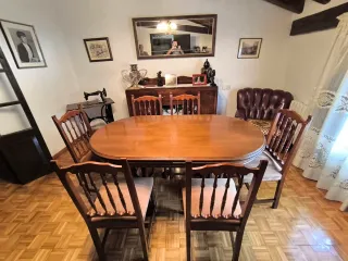 Mesa vintage antigua con 6 sillas a juego