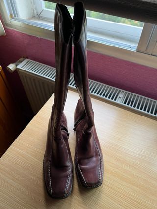 Botas altas de cuero marrones