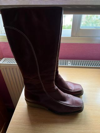 Botas altas de cuero marrones