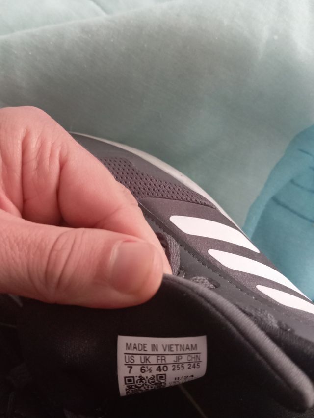 Zapatillas Adidas Grises y Blancas