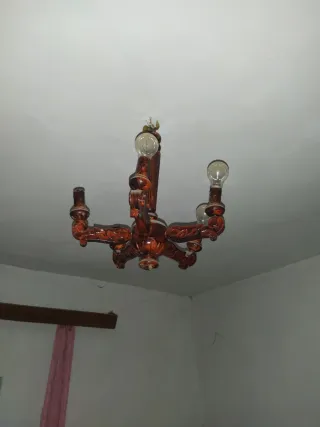 Lámpara de madera antigua
