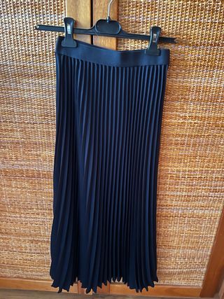 Falda plisada azul marino