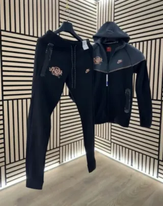 Chándal Nike Tech x Syna World Negro