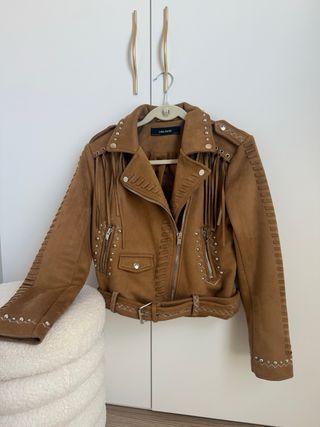 Chaqueta Zara efecto ante flecos tachuelas M