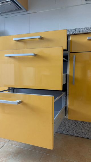 Cocina nueva con encimera de granito