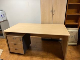 Mesa de oficina de madera