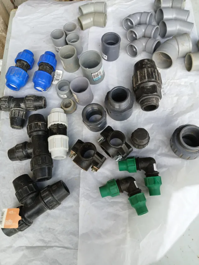 Lote conexiones fontanería PVC y PEX