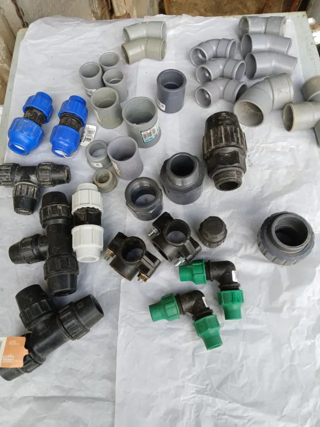 Lote conexiones fontanería PVC y PEX