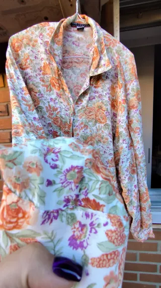 Blusa floral naranja y morada