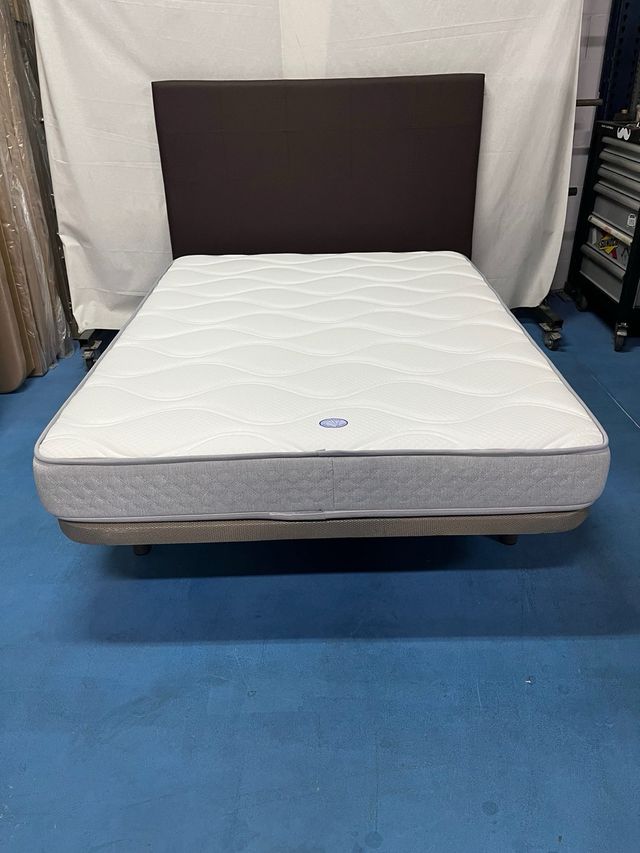 Base e materasso imbottiti in viscoelastico 135x180