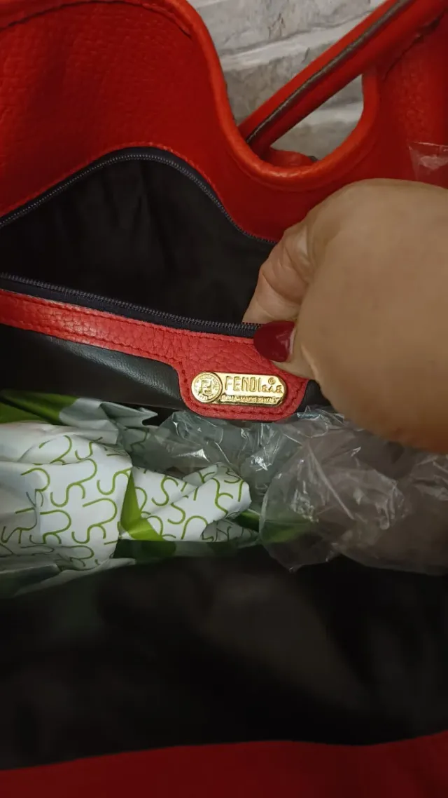 Borsa rossa in pelle vintage