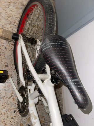 Bicicleta GT para niño/salto