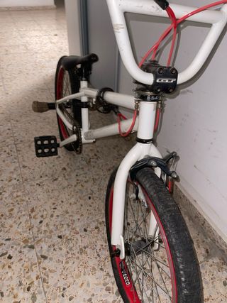 Bicicleta GT para niño/salto