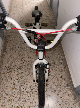 Bicicleta GT para niño/salto