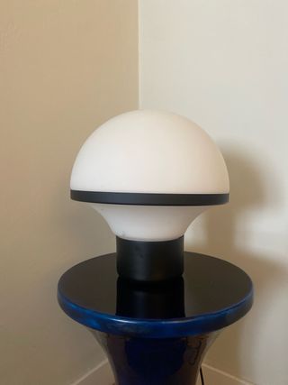 Lámpara de mesa moderna