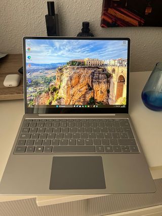 Microsoft Surface Laptop Go 