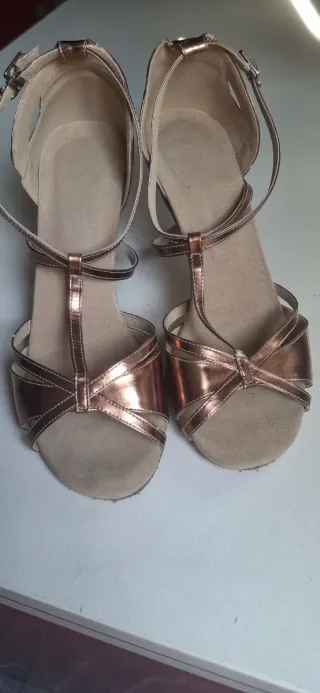 Zapatos de baile color oro viejo