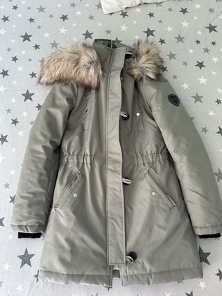 Chaqueta ONLY verde con capucha y pelo