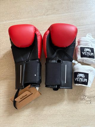 Guantes Boxeo Rojo/Negro 8oz + Vendas