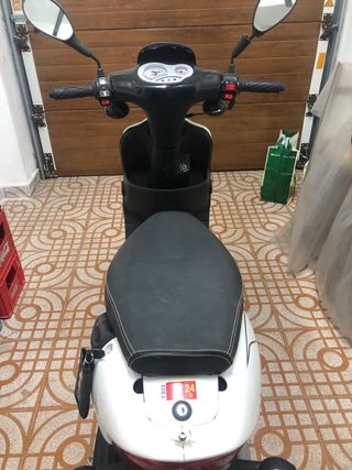 Ciclomotor Keeway Hurricane Blanco y Negro 50cc