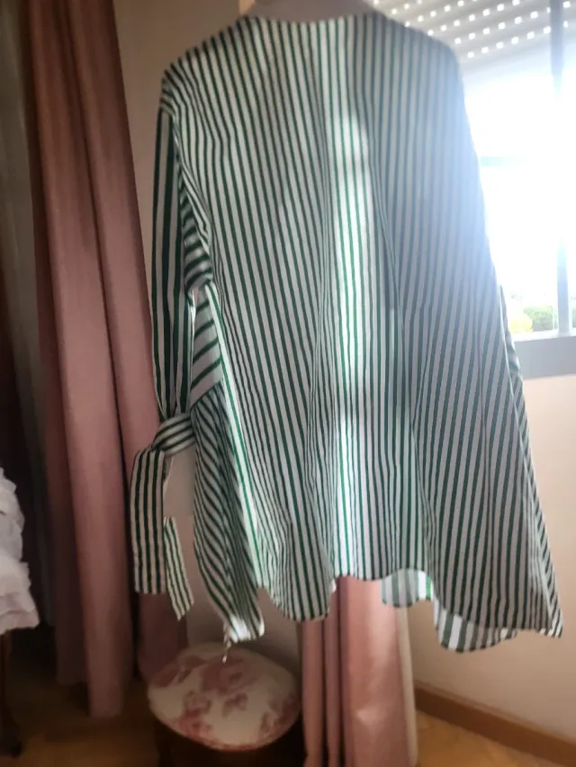 Camisa Carolina Herrera Rayas Verde y Blanca
