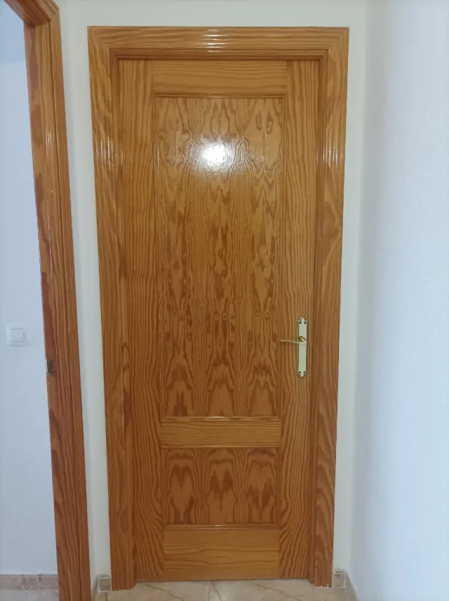 Conjunto de Puerta de roble macizo.