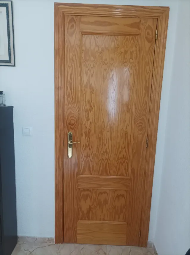 Conjunto de Puerta de roble macizo.