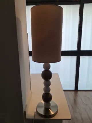 Lámpara de mesa moderna