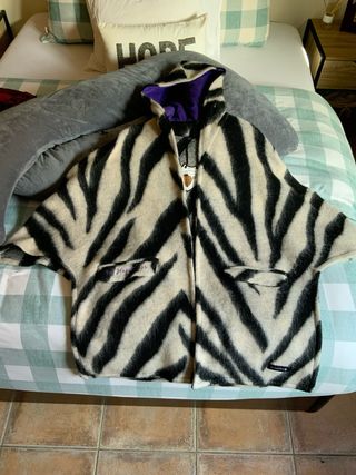 Abrigo Be Happiness cebra talla única