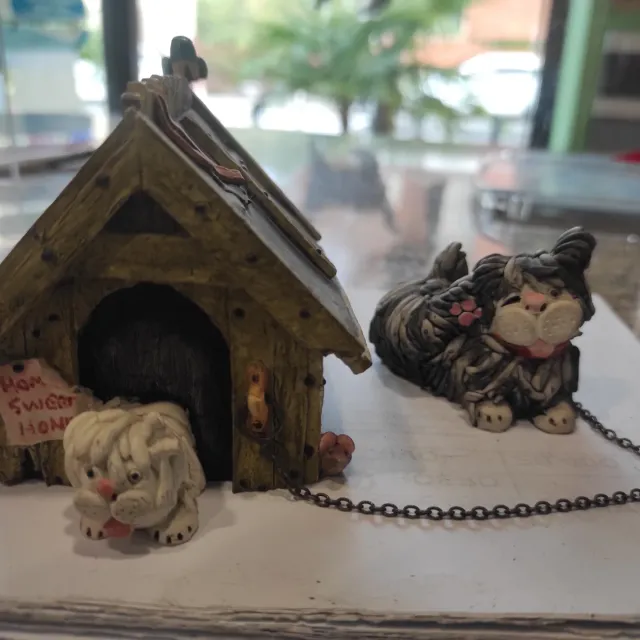 Soprammobile cane e cuccia