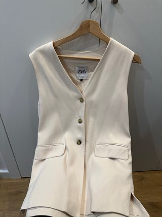 Chaleco traje beige Zara