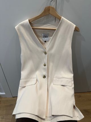 Chaleco traje beige Zara
