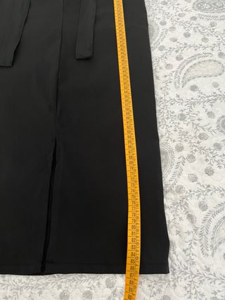 Falda negra con cinturón