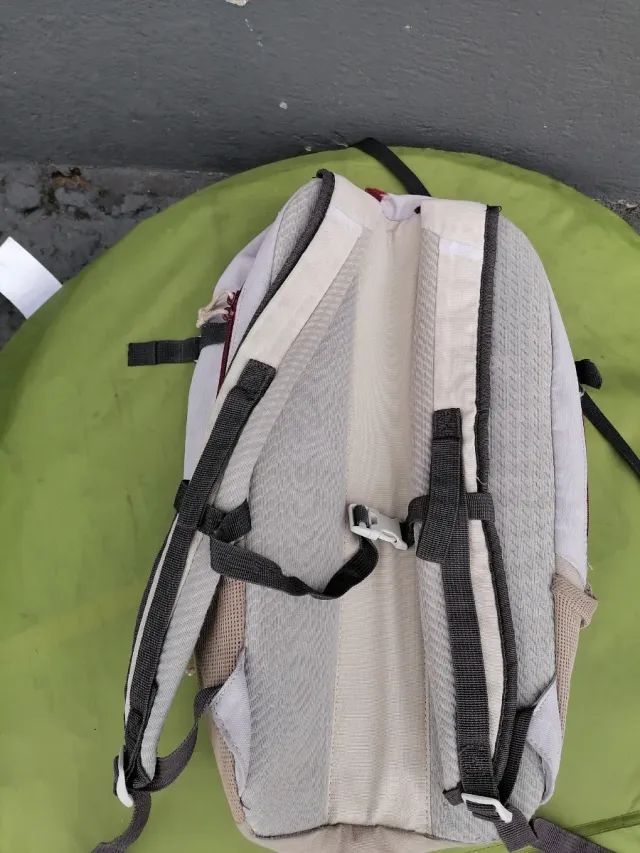 Mochila Quechua 30L (falta asa superior)