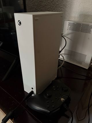 Xbox Series S + Control Razer Wolverine y caja