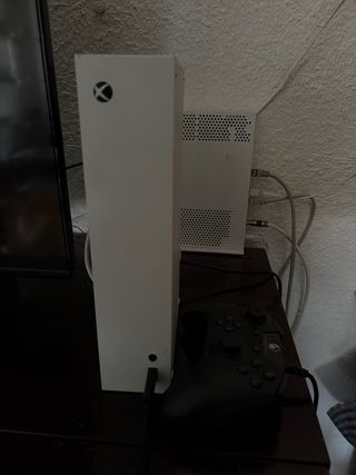 Xbox Series S + Control Razer Wolverine y caja