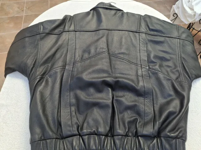 Cazadora de cuero para hombre. Medidas en descripc