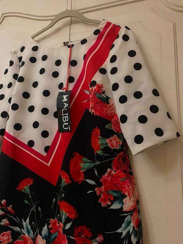 Abito fantasia pois e fiori rossi