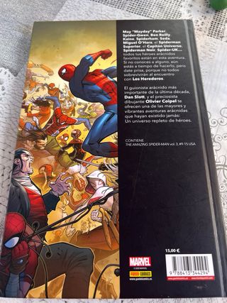 Libro cómic Marvel universo spiderman