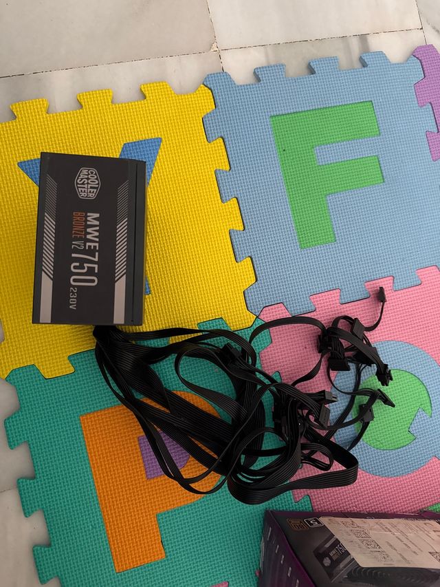 Alimentatore Cooler Master MWE 750W